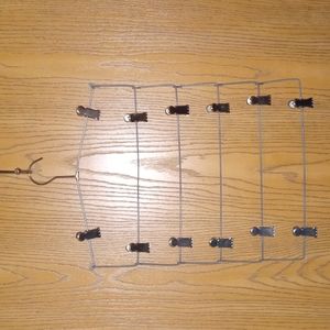VINTAGE (6 pant) metal closet hanger